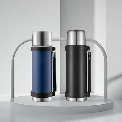 2023 Flasche sportive multicolori in acciaio inossidabile per viaggi all'aperto e materiali