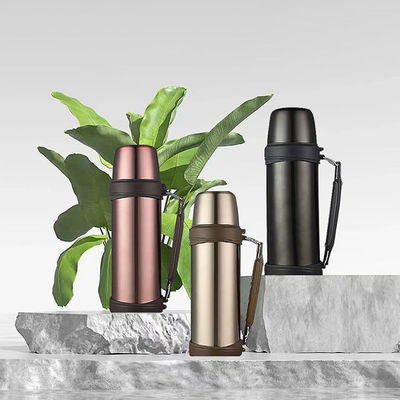 Acciaio inossidabile 1000 ml Bottiglia d'acqua Calore vuoto Tazza isolante con manico a forma di proiettile