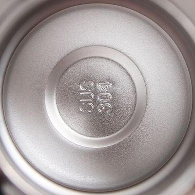 Migliora la tua attrezzatura di viaggio con questa bottiglia portatile a doppia parete in acciaio inox