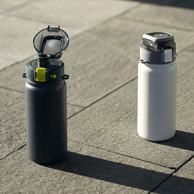 600 ml Flasca a vuoto con presa a mano Isolamento termico Bottiglia sportiva in acciaio inossidabile