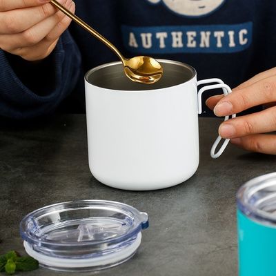 Migliora la tua collezione di bottiglie d'acqua con questa bottiglia in acciaio inossidabile minimalista