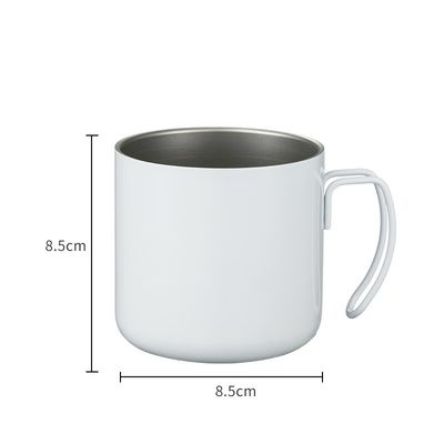 Migliora la tua collezione di bottiglie d'acqua con questa bottiglia in acciaio inossidabile minimalista