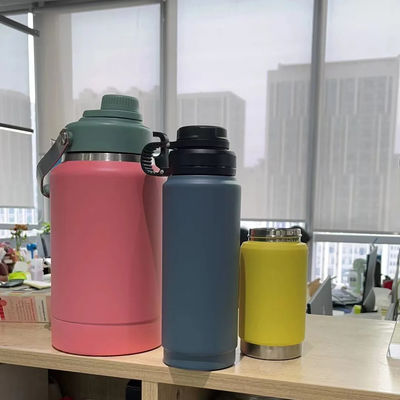 Acciaio inossidabile 304 Tazza a vuoto Isolata Bottiglia d'acqua 650ml per lo sport e la produzione