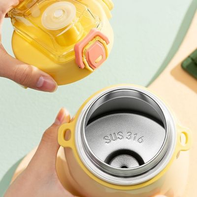 Logo personalizzato Isolato Bottiglia d'acqua per ragazze con prestazioni di isolamento termico 2023
