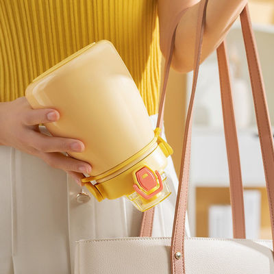 Flip Straw Lid Isolata bottiglia d'acqua Disegno personalizzato per mantenere la bevanda calda fredda 6-12h