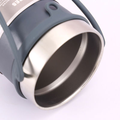 Mug di viaggio personalizzato in acciaio inossidabile con manica in silicone in stile americano