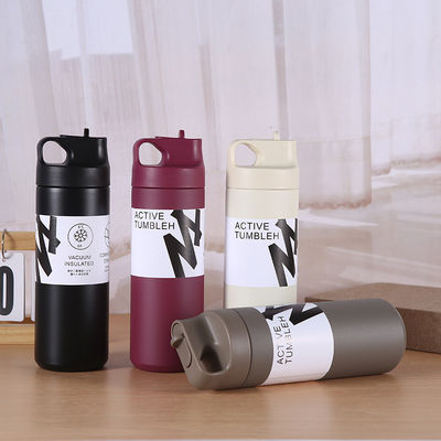 Bottiglia d'acqua a vuoto a doppia parete di 550 ml di capacità Bottiglie sportive isolate con manico