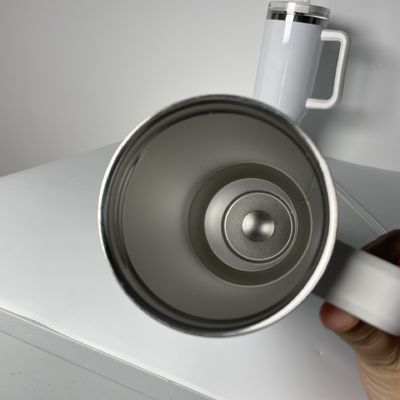 Tazza di viaggio isolata in acciaio inossidabile con maniglia con logo personalizzato più calda, colorata e sicura