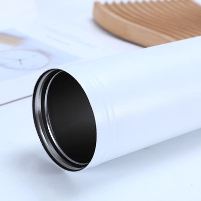 Colore personalizzato 750ml Bottiglia di acqua termica in acciaio inossidabile a doppia parete con manico