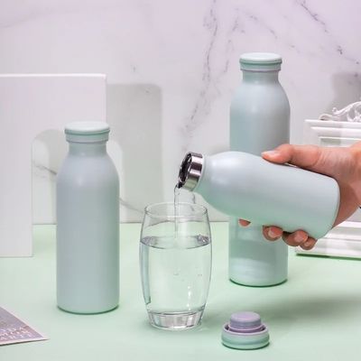 Logo personalizzato Bottiglia di latte isolante in acciaio inossidabile per campeggio e attività all'aria aperta